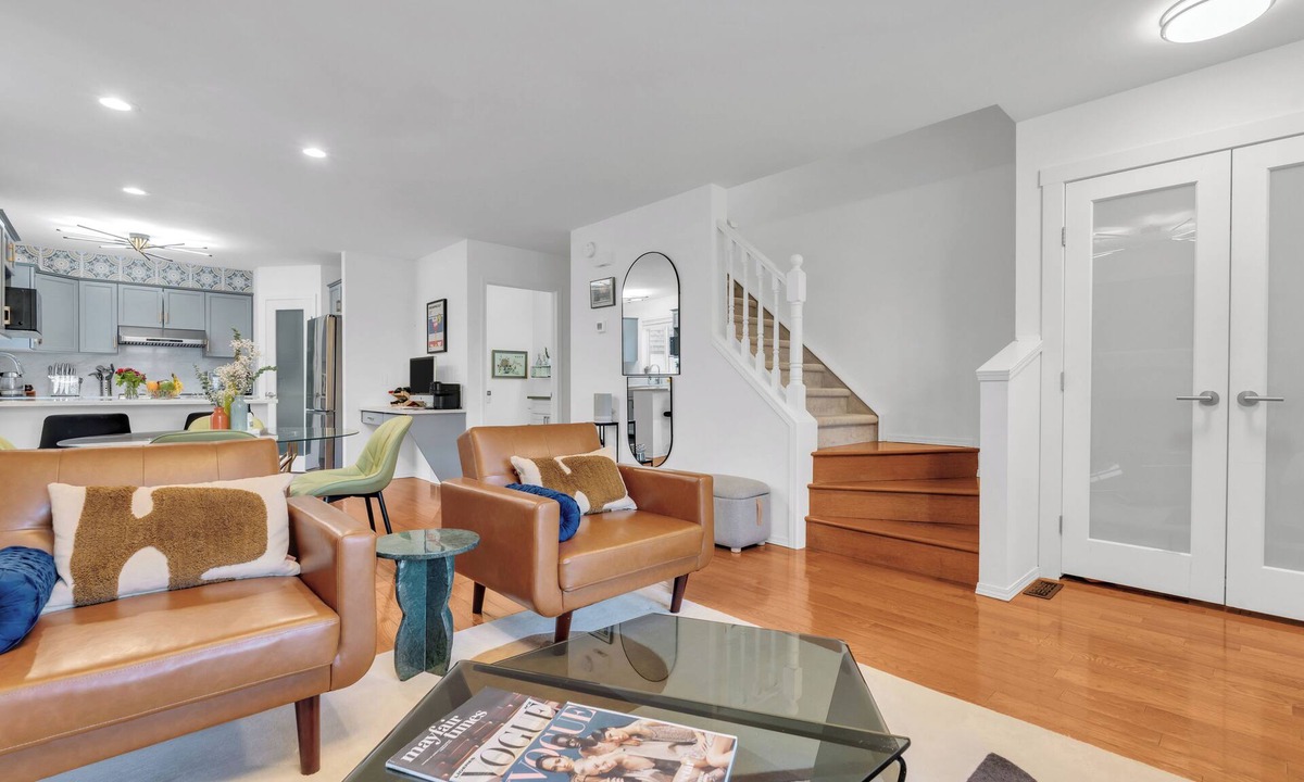 Richmond House | 3-level Residence - 8 min Downton