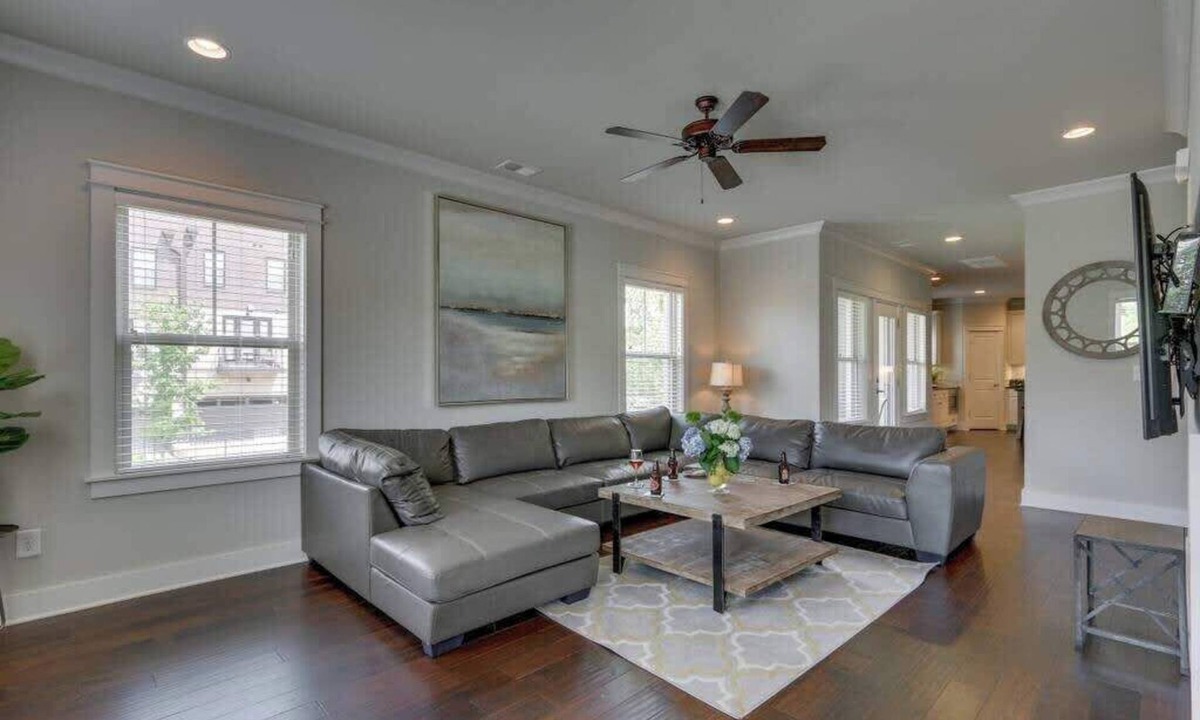 Edgehill House | 3 Luxury Belmont Homes Near Vandy w/11 King Beds | 6 Living Rooms & Workspaces | Sleep 34 in Walkable Location to 12 South, Edgehill & Hillsboro Village | Ideal for Groups, Families & Gatherings | 24/7 Hospitality