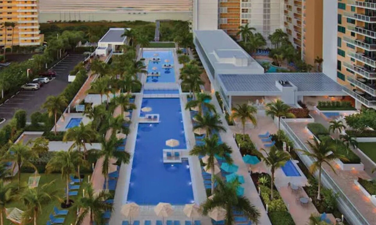 Marco Island Resort | 3-Marco Crystal Shores Beachfront Resort & Spa!