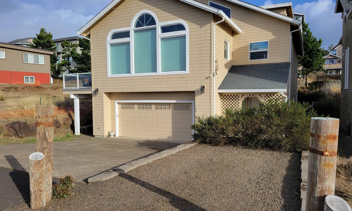 Oceanside Villa | 3 Master Suites, Spa, Pool table, Game room, views