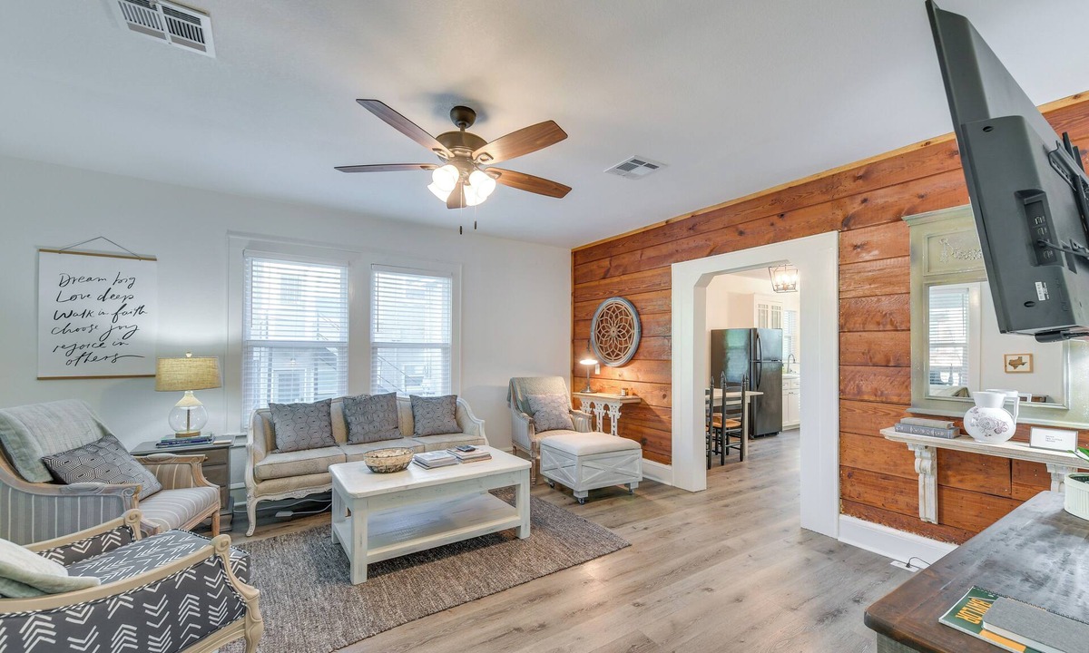 Austin Ave. House | 3 Mi to Baylor U: Home w/Shared Yard