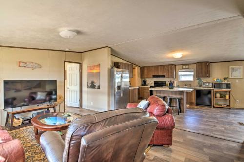 Port O Connor House | 3 Mi to Beach: Home w/Deck in Port O'Connor!