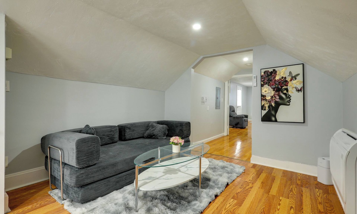 Milton Apartment | 3 Mi to Blue Hills Skiing & Hiking! Couple’s Apt