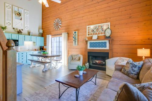 Table Rock House | 3 Mi to Branson Strip! Townhome w/Deck & Porch