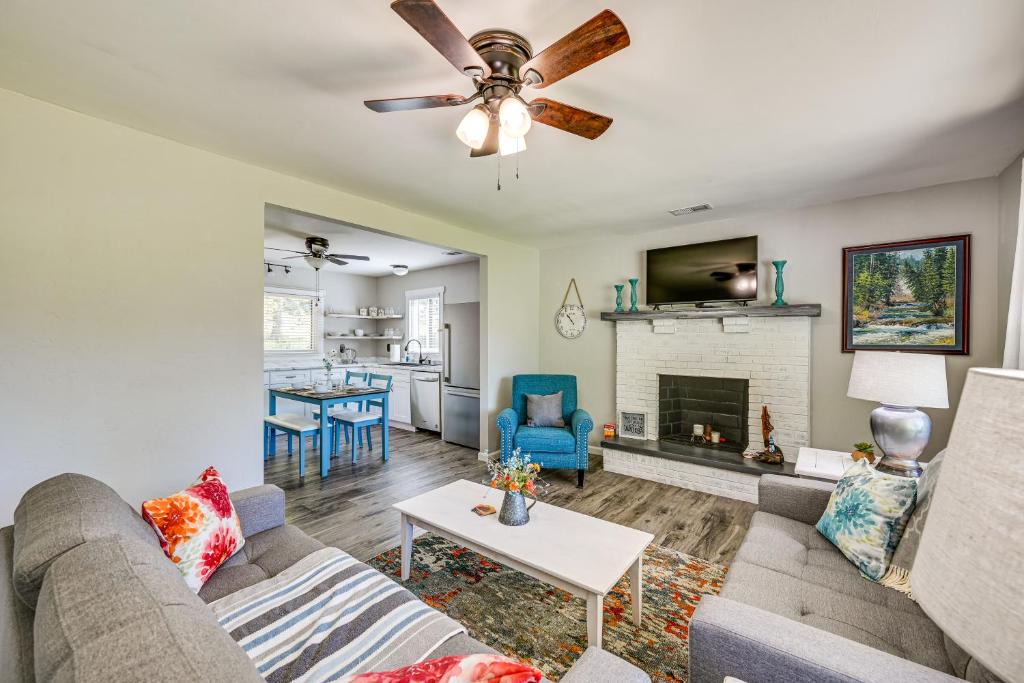 Somerset House | 3 Mi to Burnside Marina: Lake Cumberland Getaway