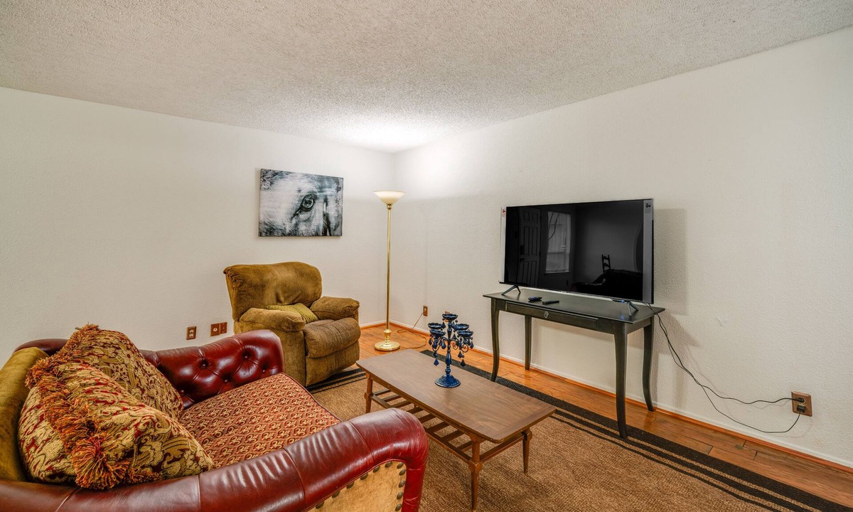 Knox - Henderson Condo | 3 Mi to Downtown Dallas: Condo w/Pool Access!