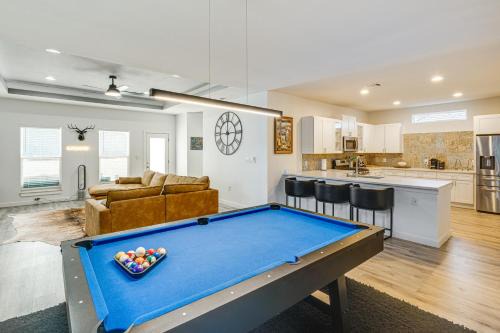 Cedar Crest House | 3 Mi to Dtwn: Dallas Getaway w/Game Area!