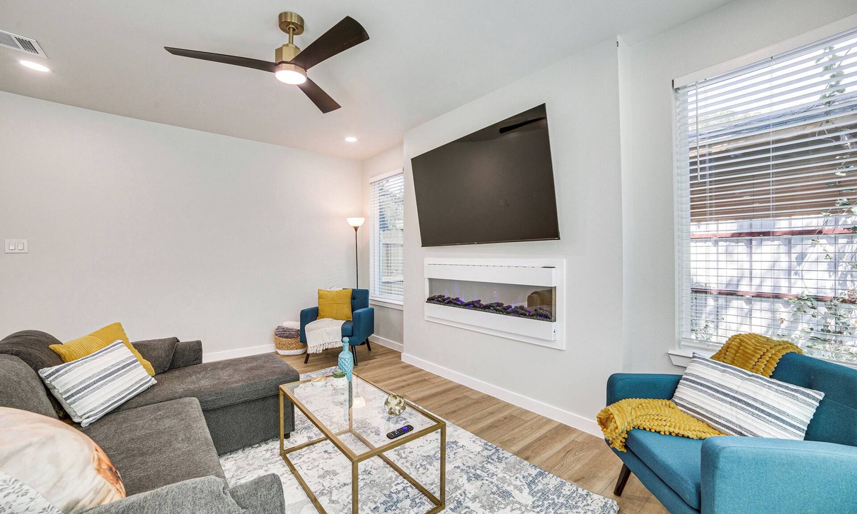 South Dallas - Fair Park House | 3 Mi to Dtwn Dallas: Pet-Friendly Retreat w/Yard