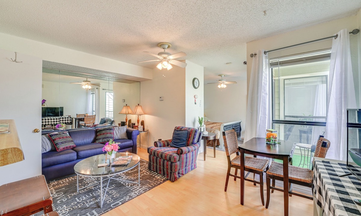 Fort Worth Apartment | 3 Mi to Dtwn Fort Worth! Condo w/Hot Tub & Pool