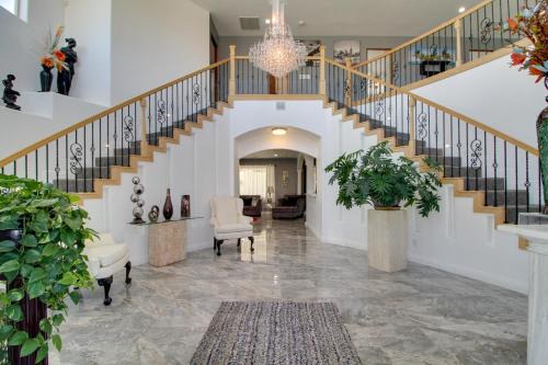 Paradise Hills Civic House | 3 Mi to Rio Grande: Albuquerque Home w/Balcony