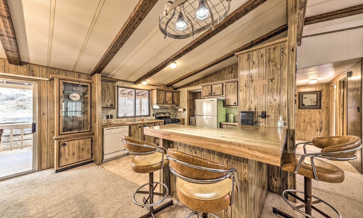 Ruidoso Cottage | 3 Mi to Ruidoso Winter Park: Home w/Fireplace!