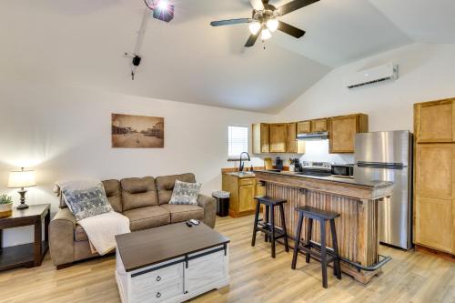Joaquin House | 3 Mi to Sabine River: East Texas Cabin Hideaway