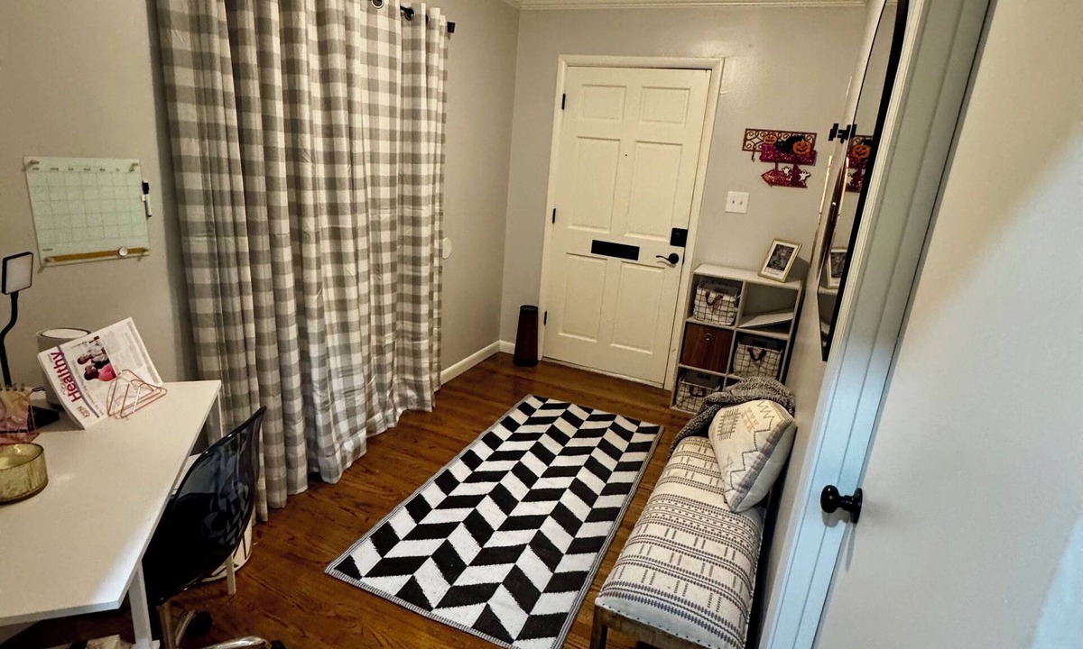 Pine Bluff House | 3 Mi to Saracen Landing! Family Getaway w/Deck