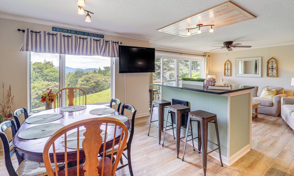 Sugar Mountain Apartment | 3 Mi to Slopes! Mtn-view Condo in Banner Elk
