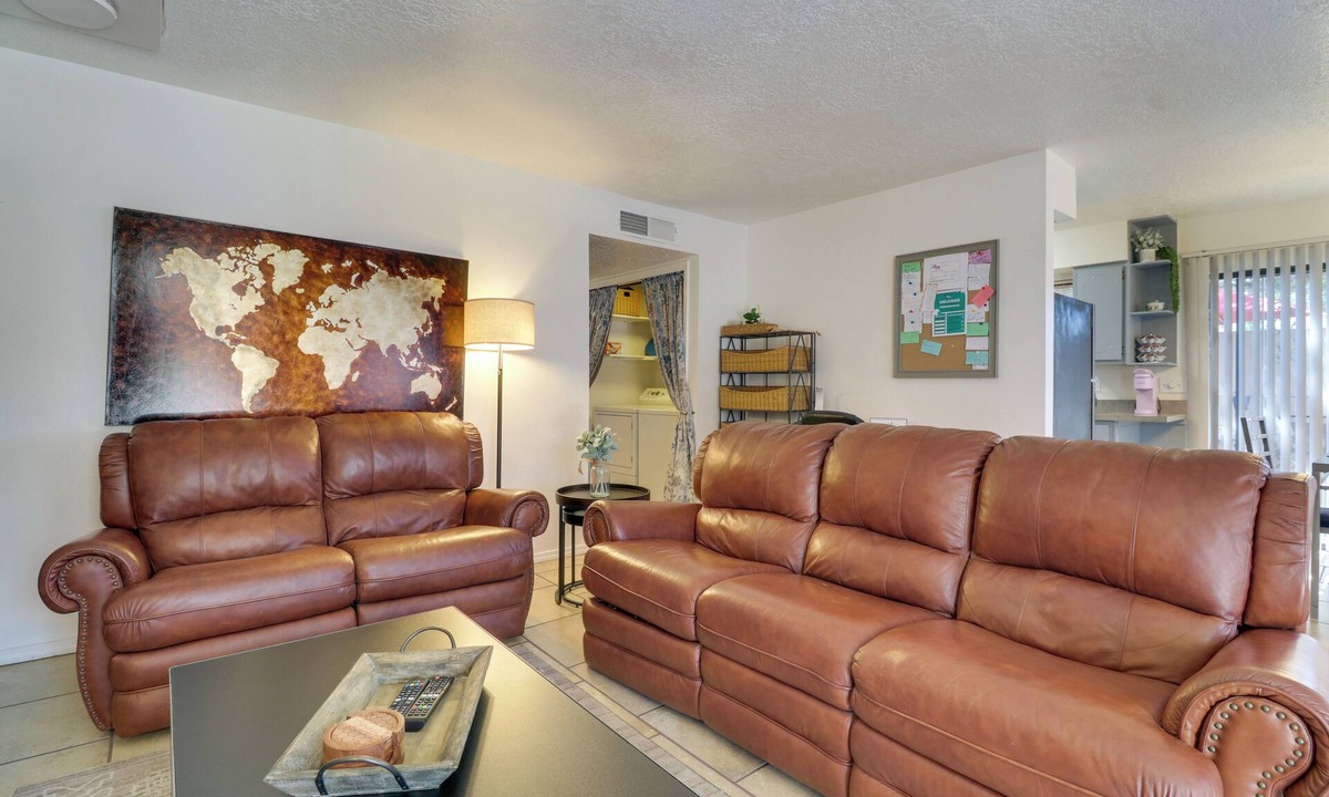 Northeast Heights Condo | 3 Mi to Uptown ABQ! Pet-Friendly Condo w/Patio