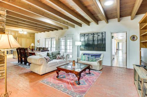 Near North Valley House | 3 Mi to Zoo & Garden: ABQ Home w/Heated Pool!