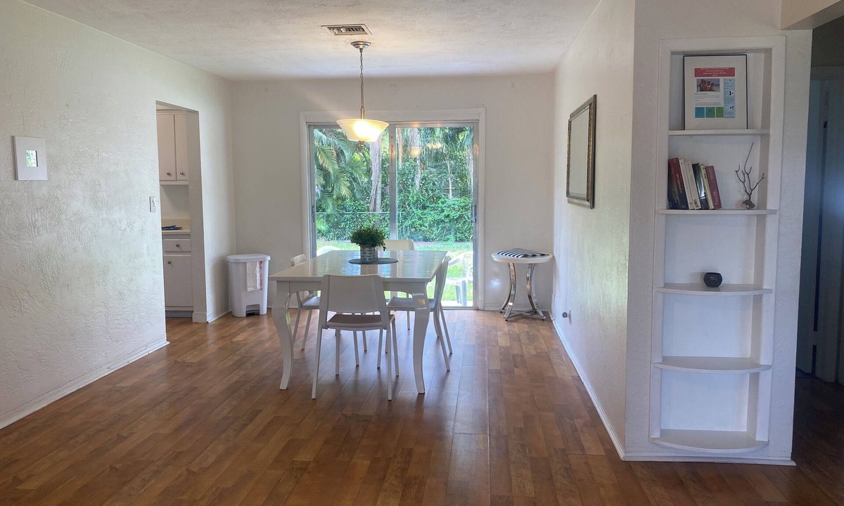 Royal Poinciana House | 3 miles from Renown Hollywood beach