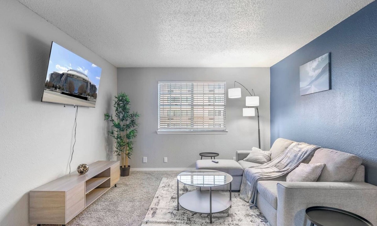 Central Arlington Apartment | 3 Min Walk to AT&T | 1BR | Parking + Pets + Gym