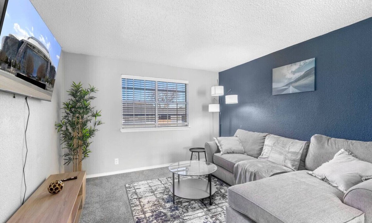 Central Arlington Apartment | 3 Min Walk to AT&T | 1BR | Parking + Pets + Gym