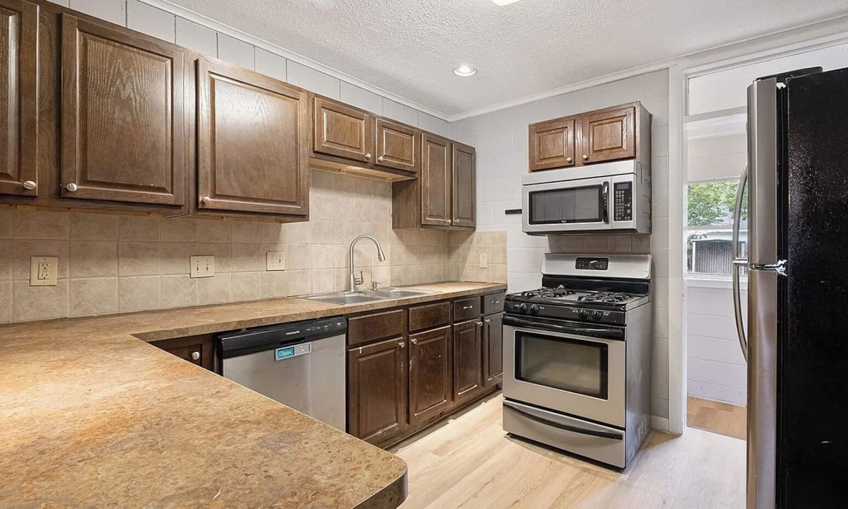 Round Rock House | 3 mins from Downtown Round Rock- 25 min from Austin- fenced backyard
