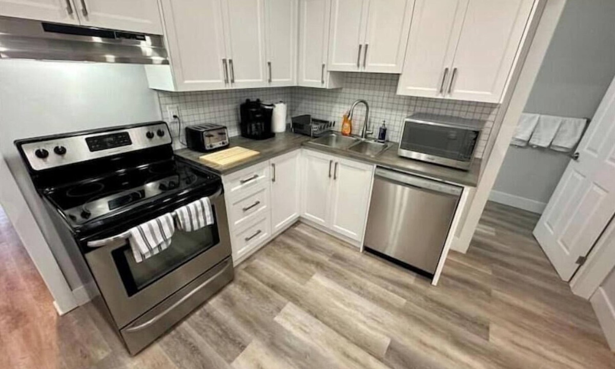 Niagara Falls House | 3 Mins to Clifton Hill! - Steve's Falls Retreat
