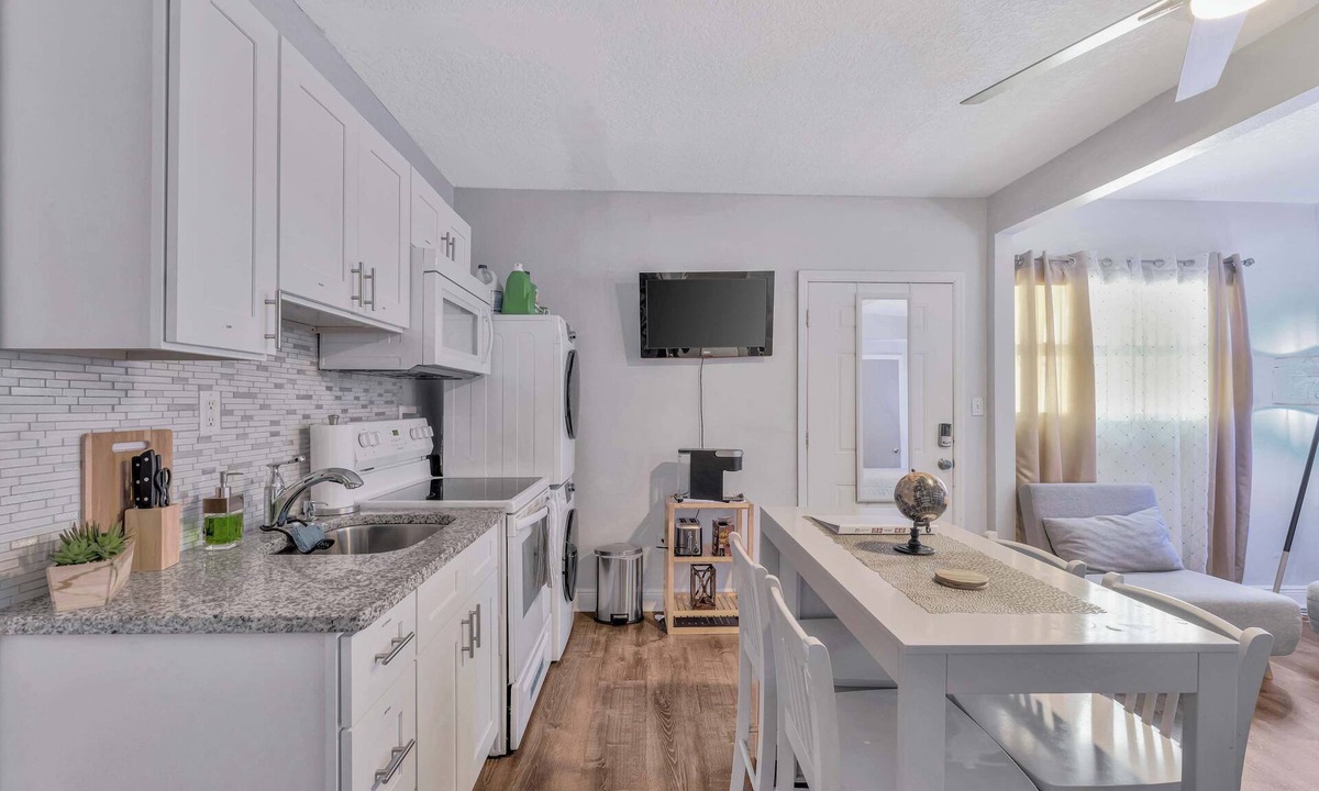 Tampa House | 3 MINS to Raymond James, Pets OK!