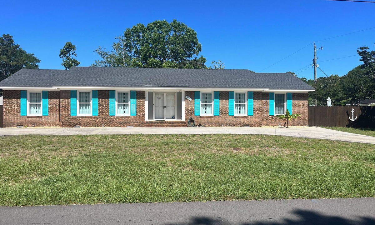 North Carolina Coast House | 3 minutes to Beach & Boardwalk! 10 guests,4 Beds & 2 Full Bath - Pet Friendly