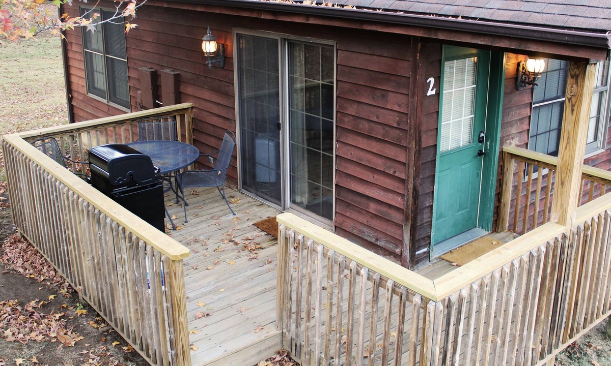 Makanda Cabin | 3 Minutes to Giant City - 6 Minutes to SIU - 4 Minutes to Shawnee Winetrail!