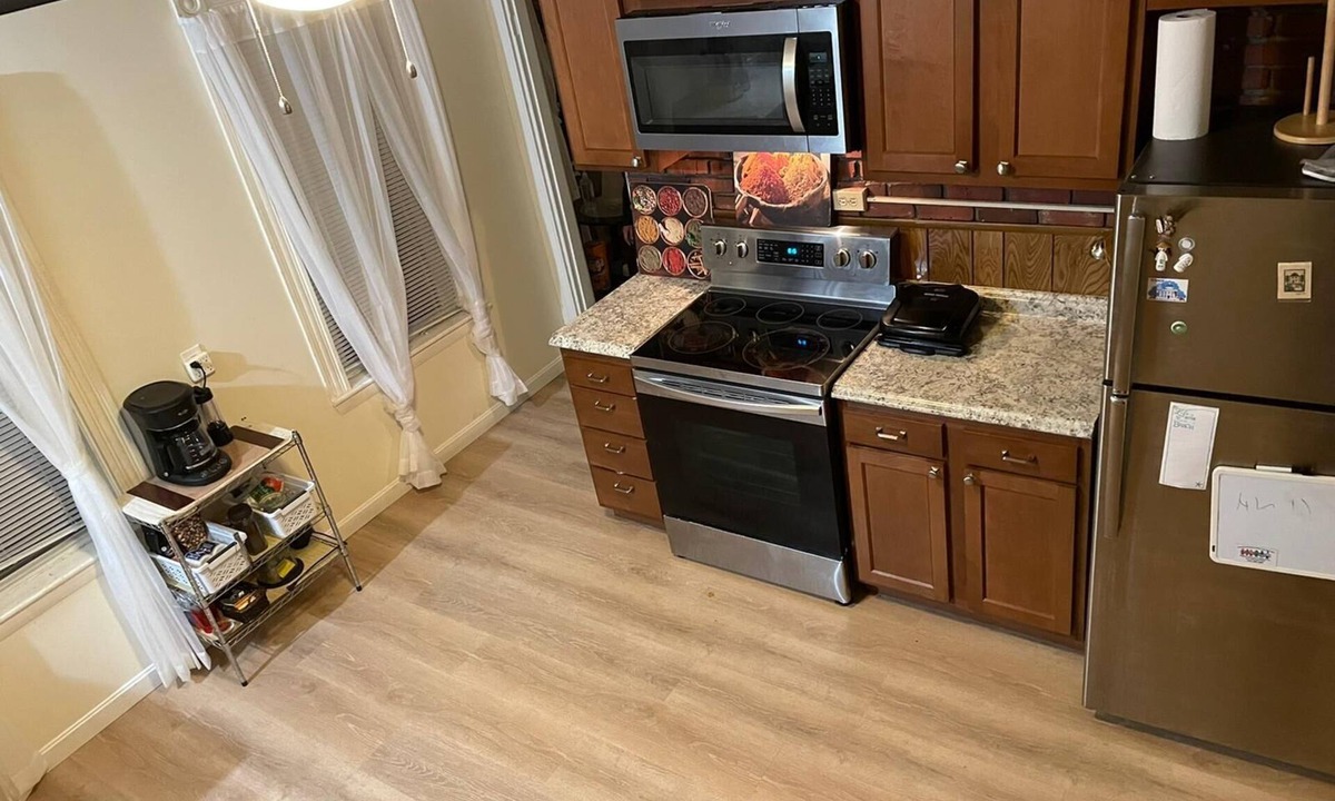 South Medford House | 3 Minutes to Tufts university Sunny bed room