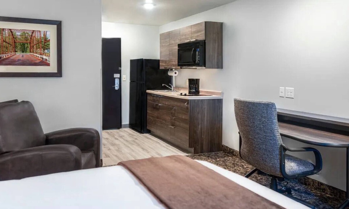 St. Joseph Hotel | 3 Modern Room Near Interstate – Perfect for Exploring St. Joseph’s Attractions
