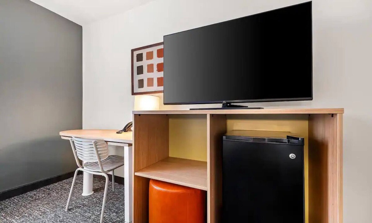 Amarillo Hotel | 3 Modern Units w/Fridge + Desk –Ideal for Business Travelers Exploring Amarillo
