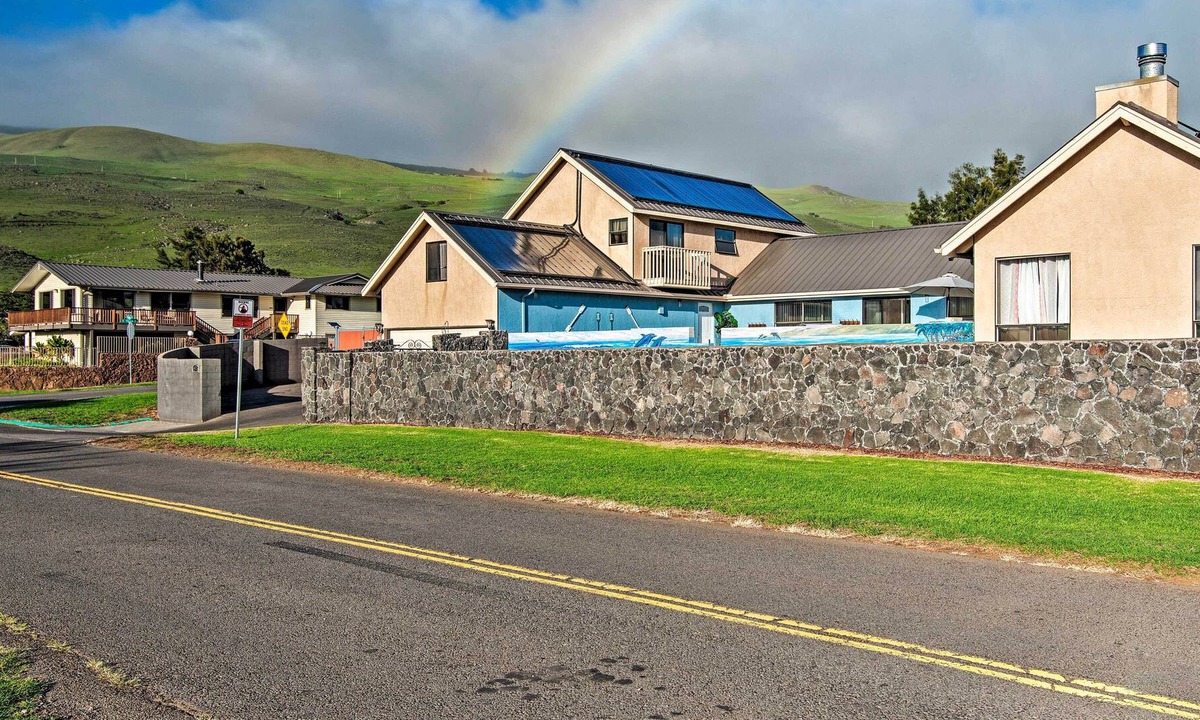 Kamuela Apartment | '3 Peaks Oasis' Apt w/ Heated Pool & Hot Tub!