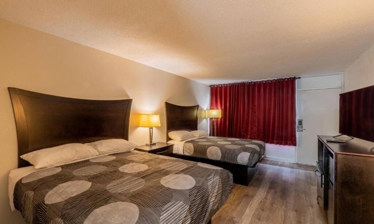 Beeville Hotel | 3 Pet-Friendly Rooms w/Free Breakfast + Parking , Perfect Family-friendly Stay