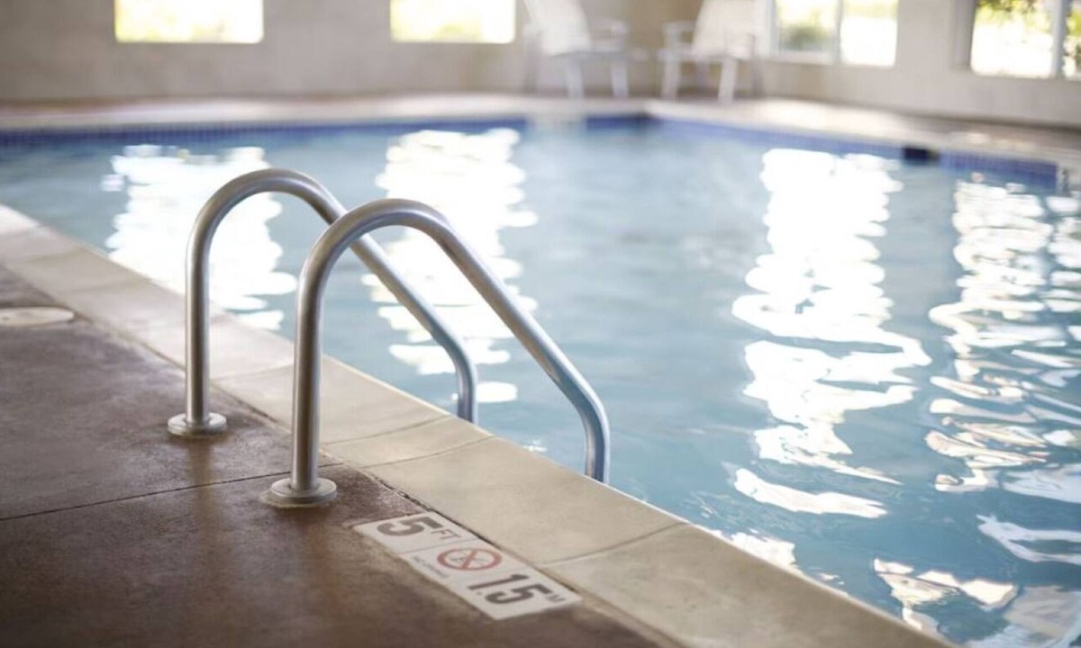 South Side Hotel | 3 Pet-Friendly Stay w/Pool Near Padre Island National Seashore & Gulf Coast Fun