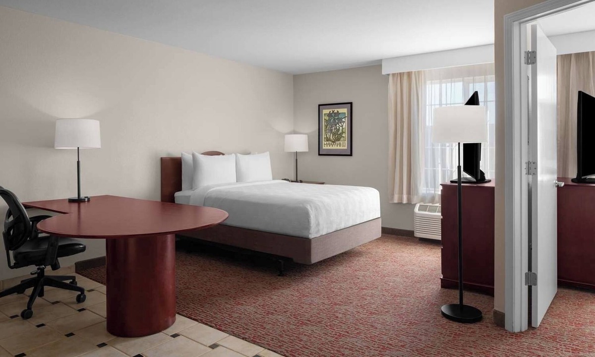 Sacramento Hotel | 3 Pet-Friendly Suites Near Cal State Sacramento – Perfect for Relaxation