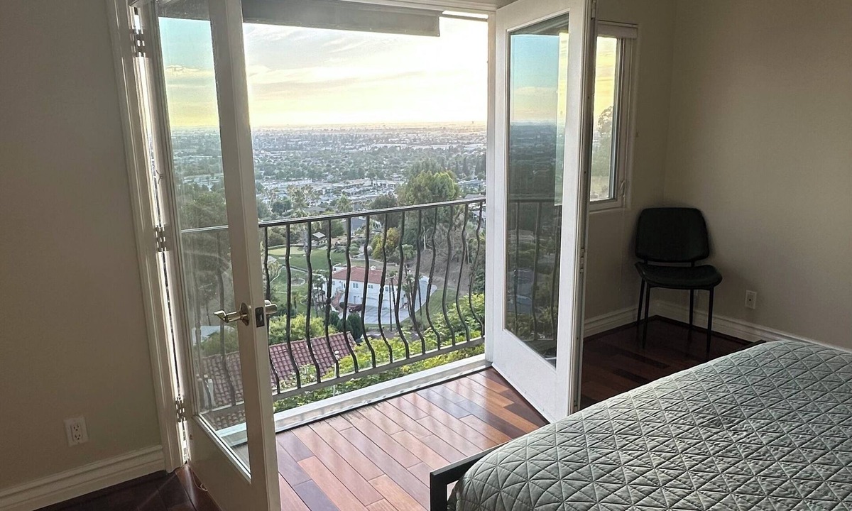 Whittier House | 3 Private Suites & LA Views