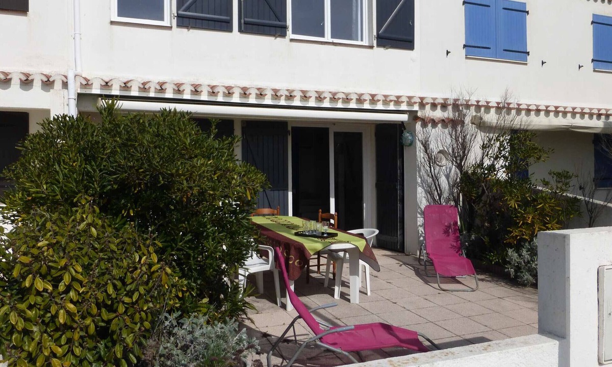 Saint-Gilles-Croix-de-Vie House | 3-room house in residence with beach access, sleeps 6 in Saint-Gilles-Croix-de-Vie