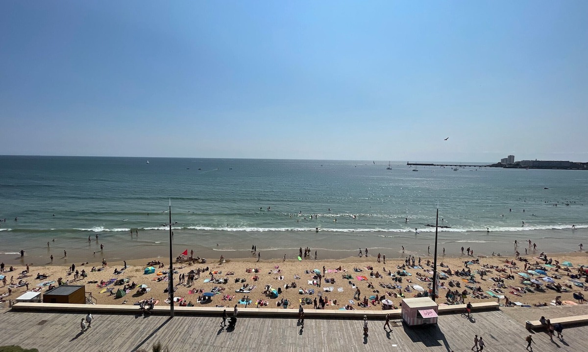 Les Sables d'Olonne Apartment | 3-room apartment on 6th floor with balcony and sea view