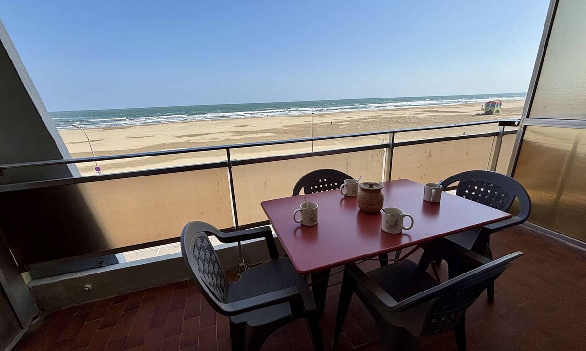Port-la-Nouvelle Apartment | 3-room apartment with parking, 10m from the beach - sleeps 6