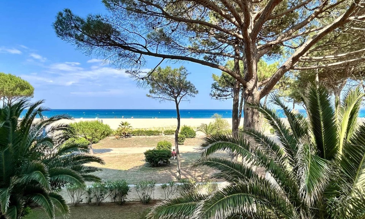 Argeles Plage Apartment | 3-room apartment, beachfront, direct beach access, modern amenities