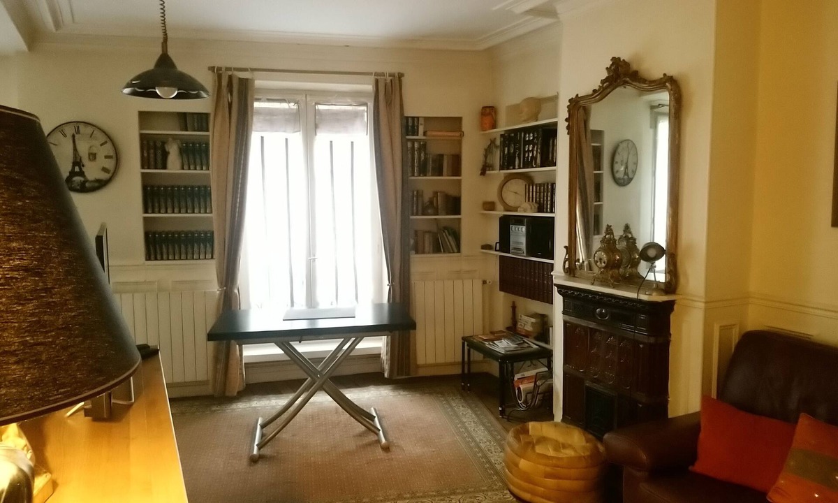 Quartier de la Folie-Mericourt Apartment | 3-room apartment 50m2 on the 1st floor of a building facing south