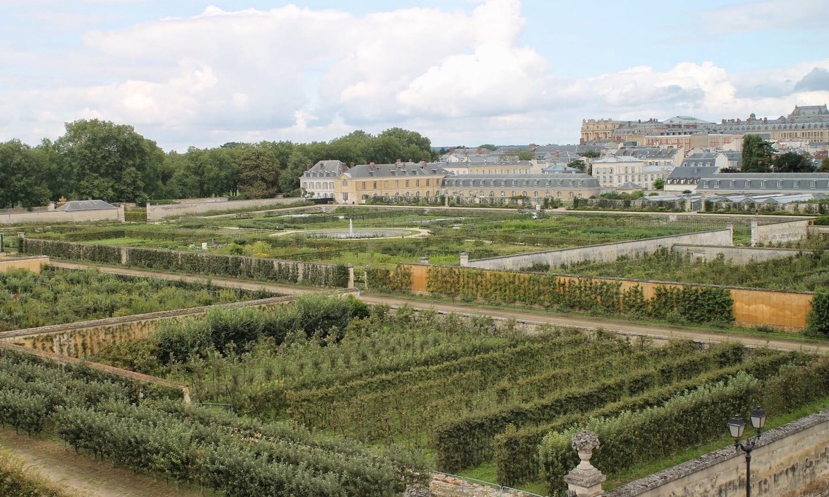 Saint-Louis Apartment | 3-room flat, Saint-Louis district, views of the potager de Roi vegetable garden