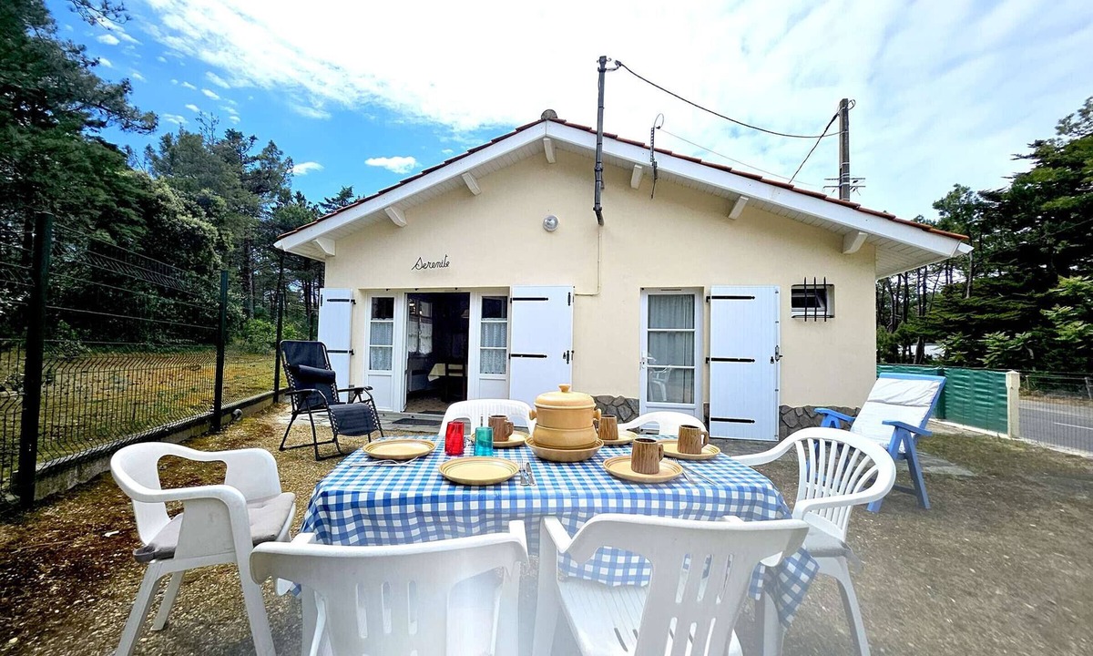 Saint-Hilaire-de-Riez House | 3-Room House for 6, Near Beach & Forest, Closed Yard, Parking, WiFi