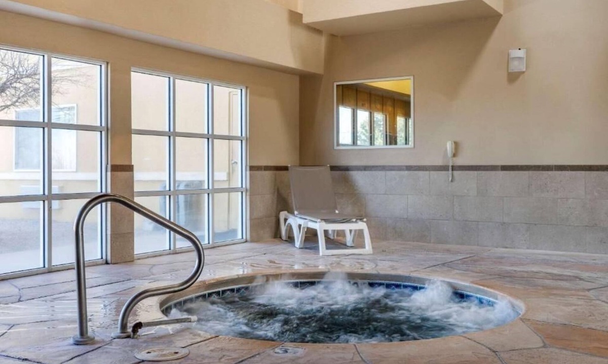 Albuquerque Hotel | 3 Rooms, Conveniently Located for Discovering Historic Sites w/Free Breakfast
