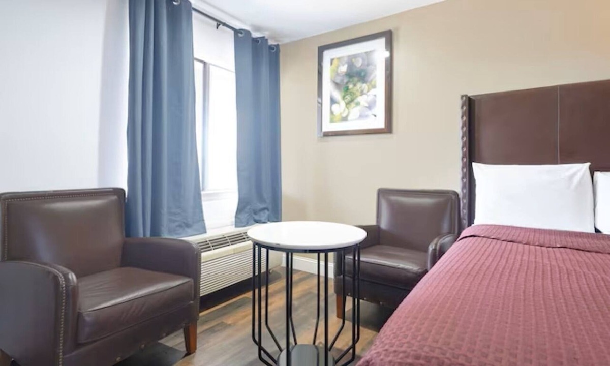 San Augustine Hotel | 3 Rooms for Simple Stay: 2 Full Beds Non-Smoking, Clean Comfort.