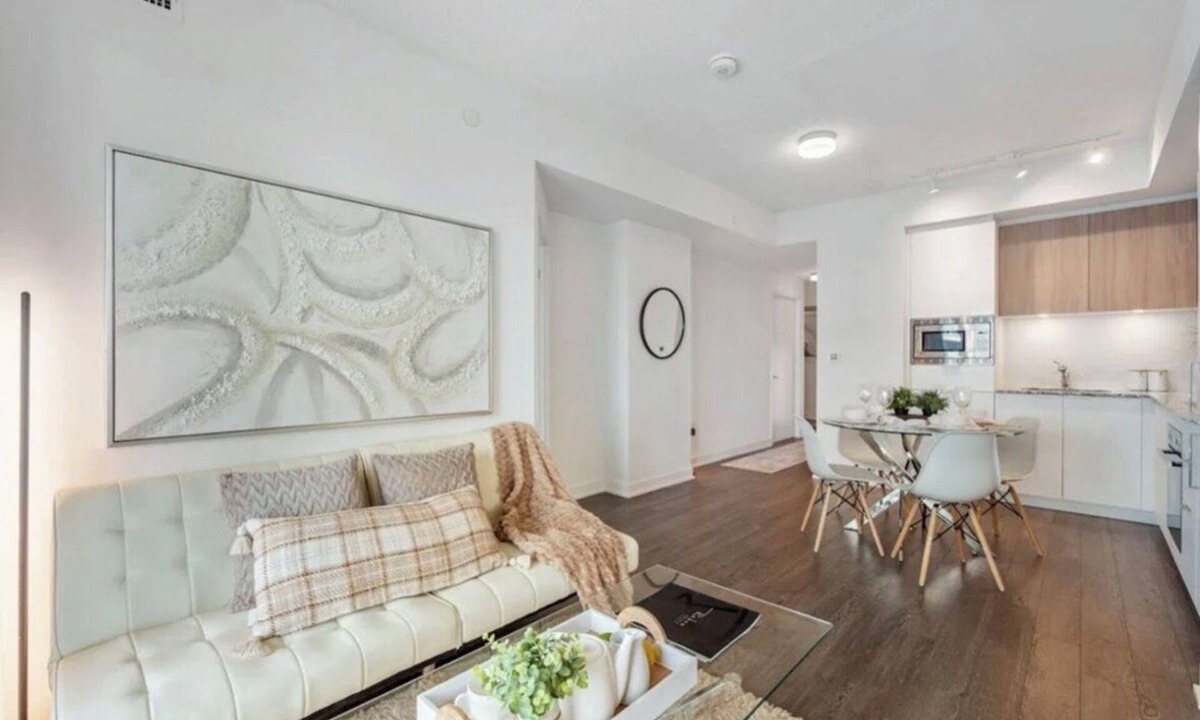 North York Apartment | 3 Rooms, Sleeps 5 | 2 Bath | 2 Balconies | North York | Toronto