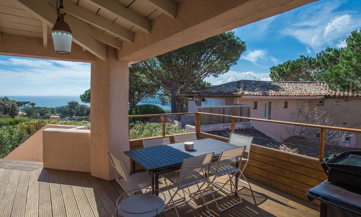 Santa Giulia Apartment | 3 ROOMS VIEW BAY AND SARDINIA