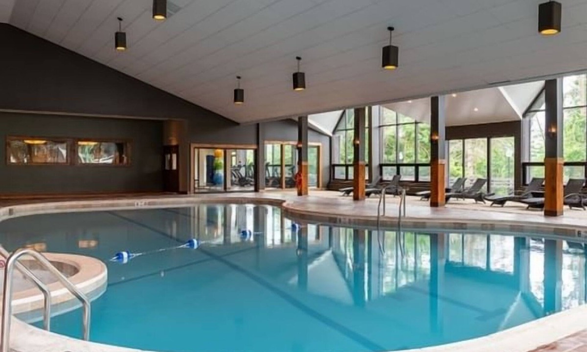 Schroon Lake Hotel | 3 Schroon Lake Rooms | Private Beach Access, Onsite Pool & Kayak Rentals