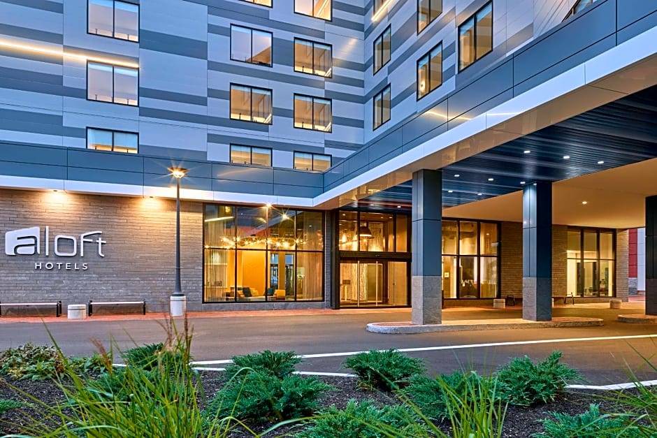 Portland Hotel | 3-Star Hotel ∙ Aloft Portland Maine