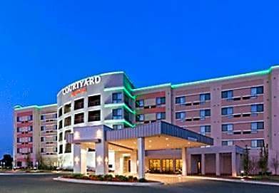 South Tulsa Hotel | 3-Star Hotel ∙ Courtyard by Marriott Tulsa Woodland Hills